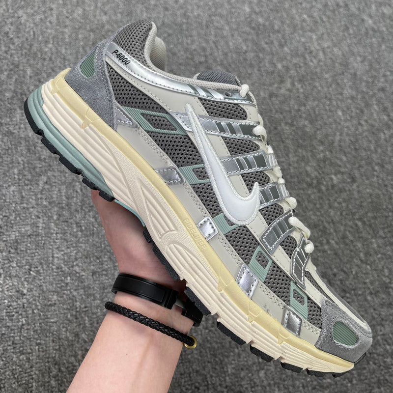 Tênis Nike P-6000