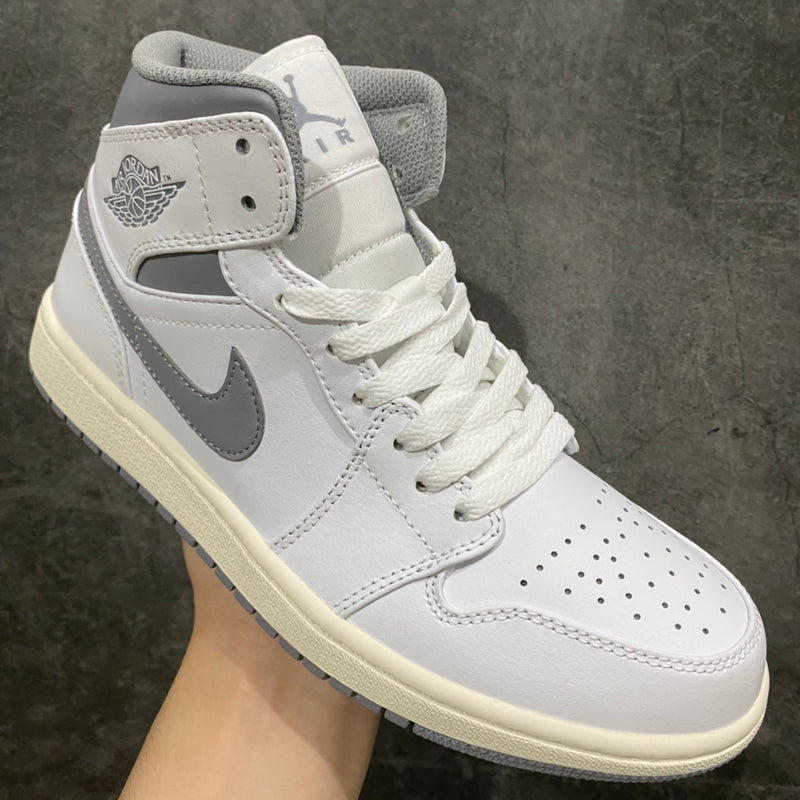 Tênis Air Jordan 1 MID