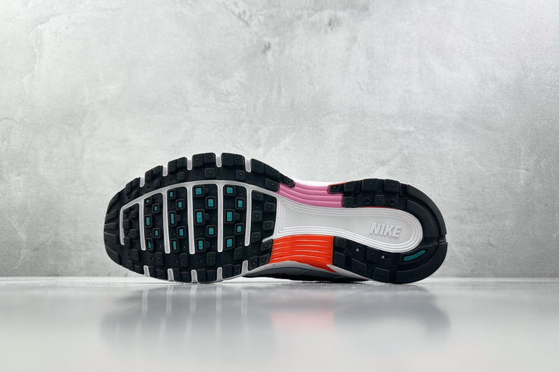 Tênis Nike P-6000