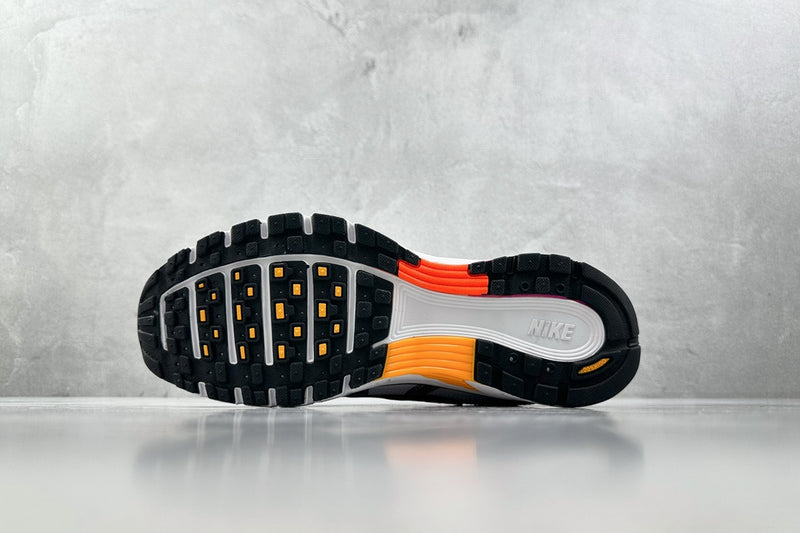 Tênis Nike P-6000