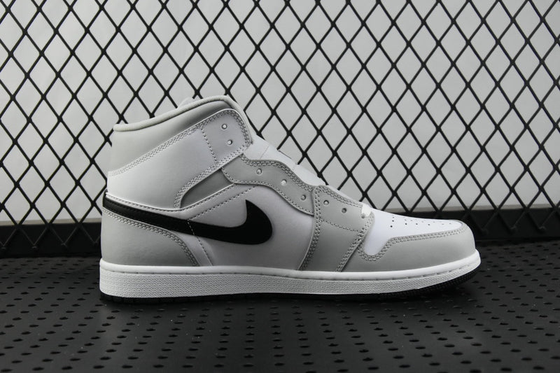 Tênis Air Jordan 1 MID