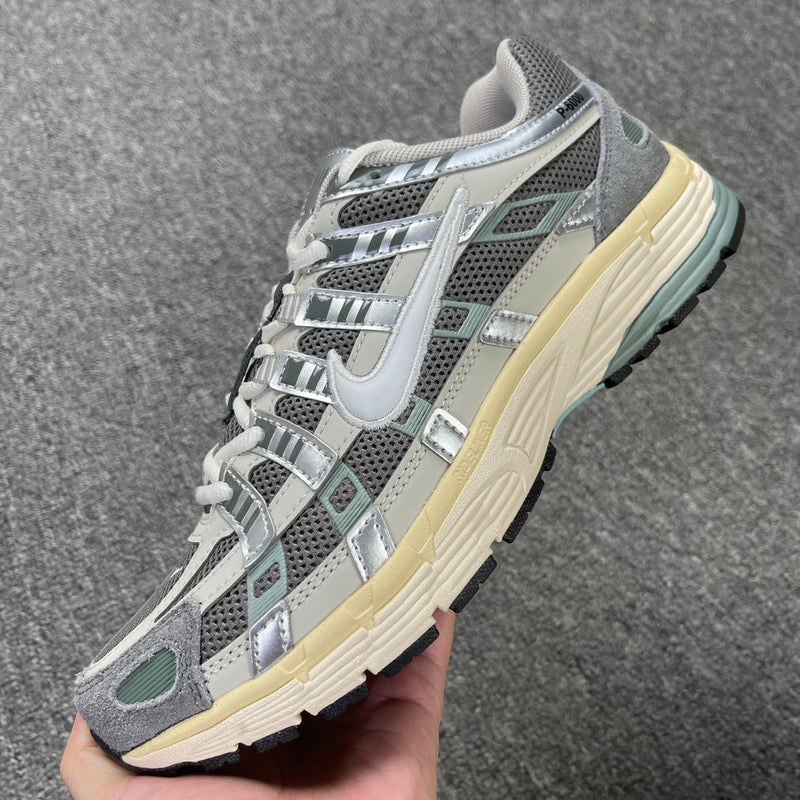 Tênis Nike P-6000