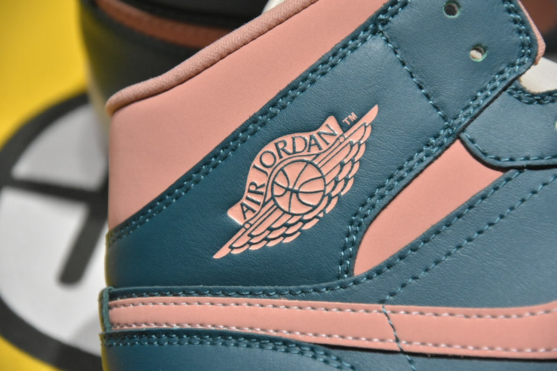 Tênis Air Jordan 1 MID