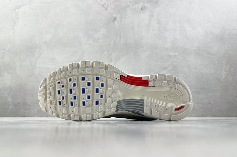 Tênis Nike P-6000