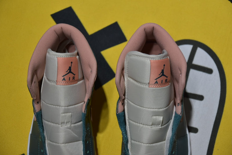 Tênis Air Jordan 1 MID